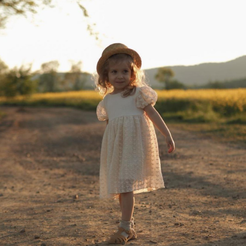 sukienka-dla-dziewczynki-z-krotkim-rekawem-kremowa-meri-3.png